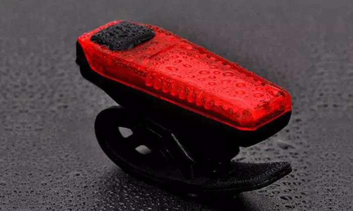 1x oder 2x Fahrrad-Solar-Rückleuchte in Rot oder Weiß inkl. Versand - Primary Image