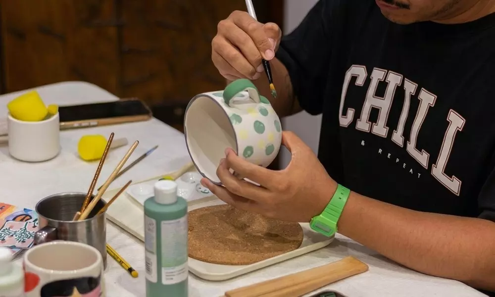 Taller de pintura en cerámica durante 2 horas con bebida