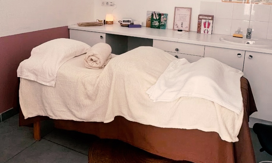 Image 4: Massage bol kansu pieds ou massage corps aux huiles essentielles 1h