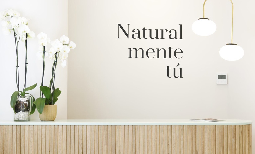 Image 5: Peeling facial biorrevitalizante con opción a papada y cuello