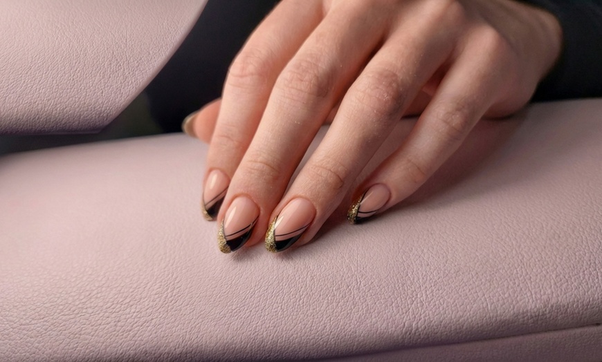 Image 2: Manicure hybrydowy i pedicure kwasowy z malowaniem lakierem hybrydowym