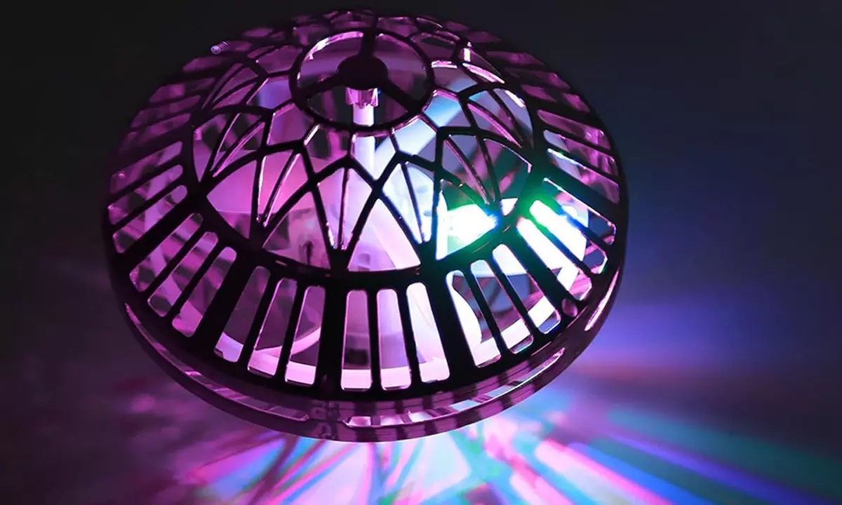 Boomerang-Flugball mit LED-Beleuchtung