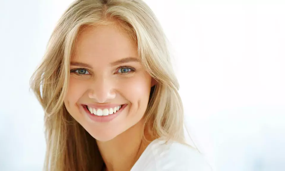 Fruchtsäurebehandlung, klassische Gesichtsbehandlung o. Microneedling mit Hyaluron für 1 Person (bis 61% sparen) - Primary Image