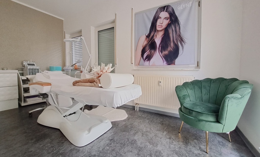 Image 3: 50 - 60 Min. Fußreflexzonen-Massage inkl. Fußpflege, opt. mit Lack 