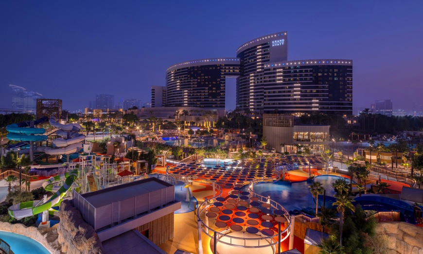 Image 34: 5*Dubai: One-Night Stay with Breakfast and Waterpark Access
