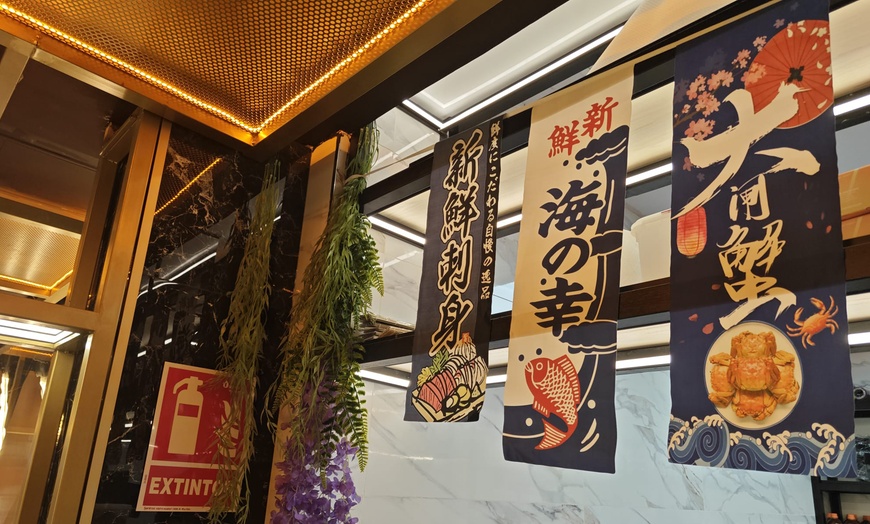 Image 11: ¡Directos a Japón! Menú de sushi a compartir para 2 o 4 personas