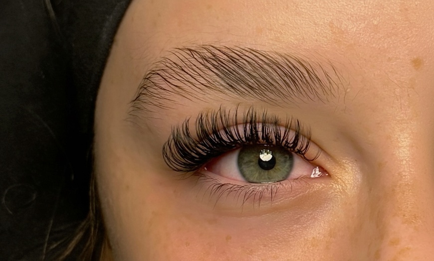Image 4: Get Classic, Mega Classic, Hybrid, or Volume Full Set Lash Extensions