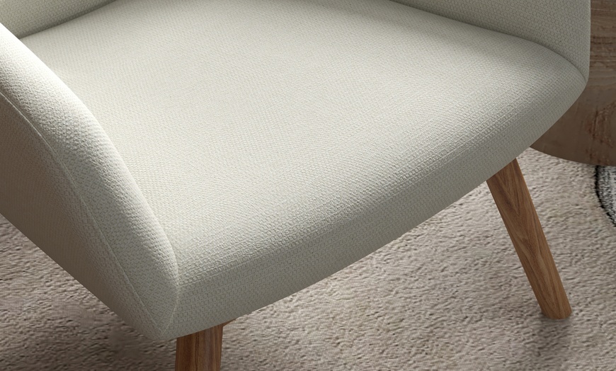 Image 20: Poltrona scandinava con gambe in legno massello Doosense