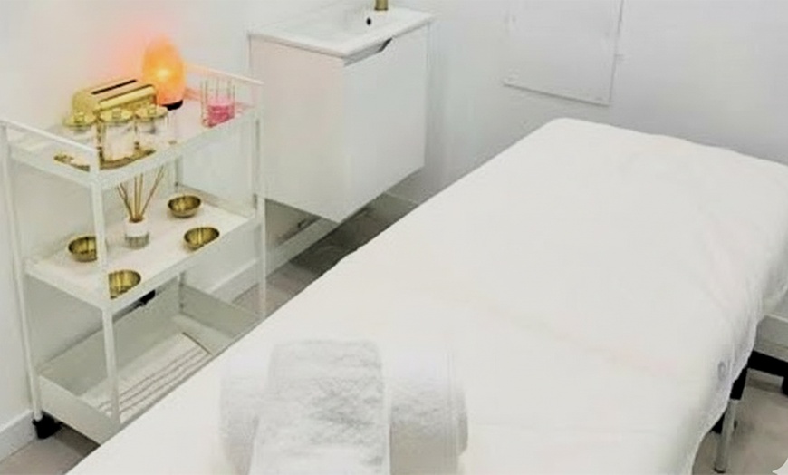 Image 3: 2, 4 o 6 sesiones de maderoterapia y masaje anticelulítico