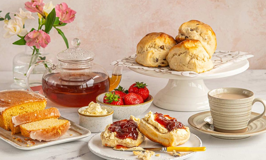 Image 4: Huffkins Afternoon Tea Gift Set