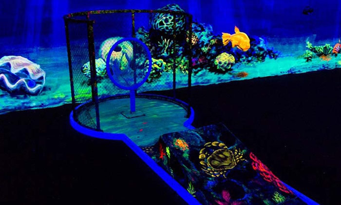 3D-Schwarzlicht-Minigolf inkl. Leihbrille für bis zu 4 Personen