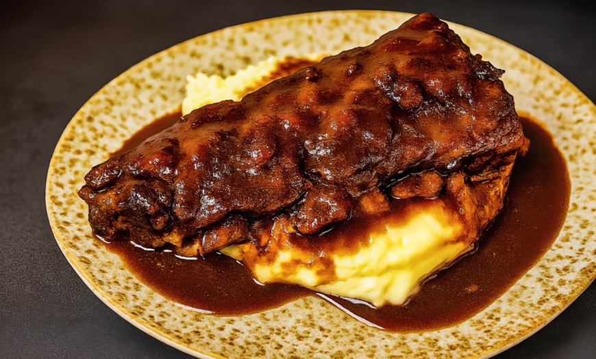 Image 4: Menú "Tonteo" o "Tentación" para 2 con postres y bebidas o vino