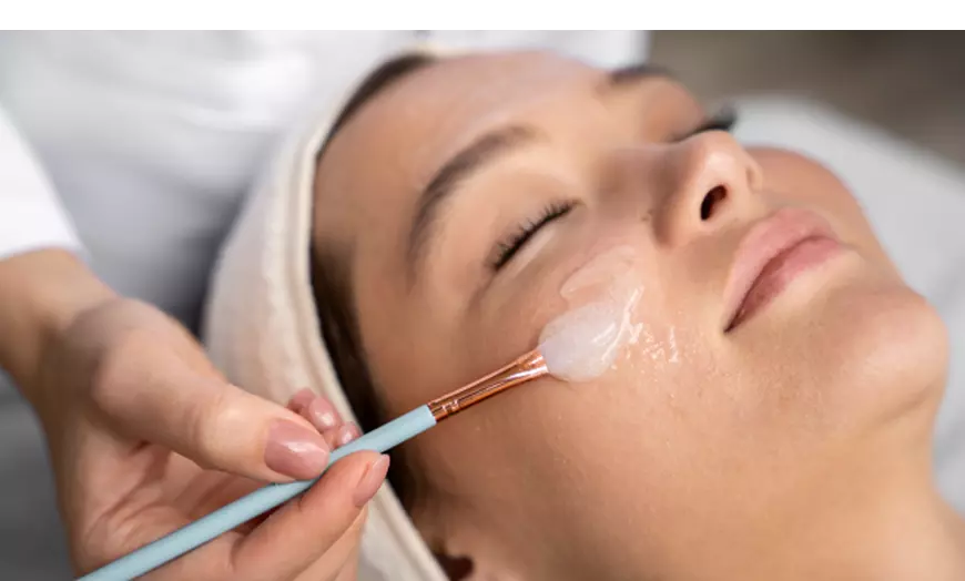 Image 1: Dermapen y mascarilla facial con máscara LED y cóctel de vitaminas 