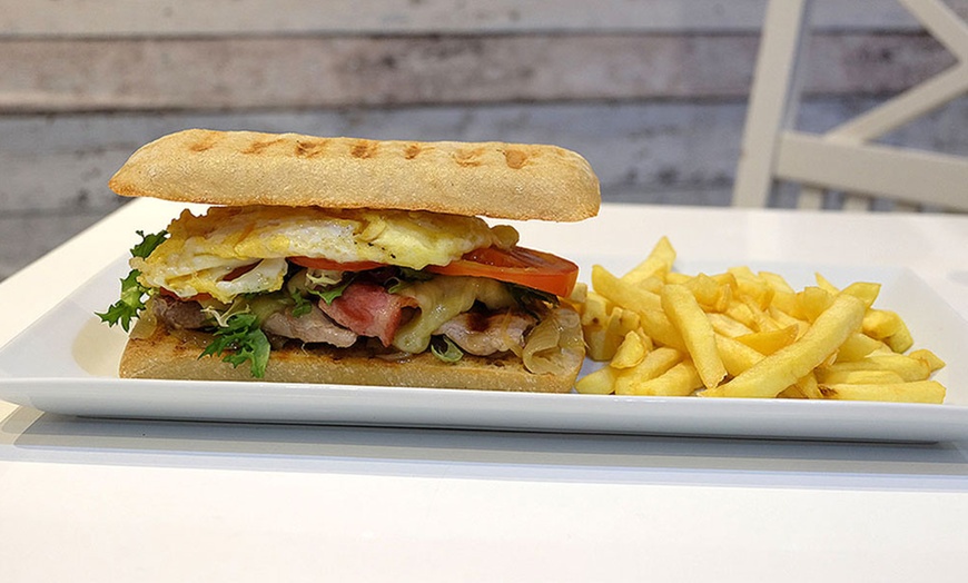 Image 3: Spanish Sandwich with Fries