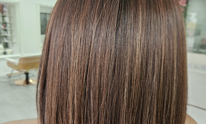 Image 4: Alisado de queratina con células madre, lavado, corte y peinado