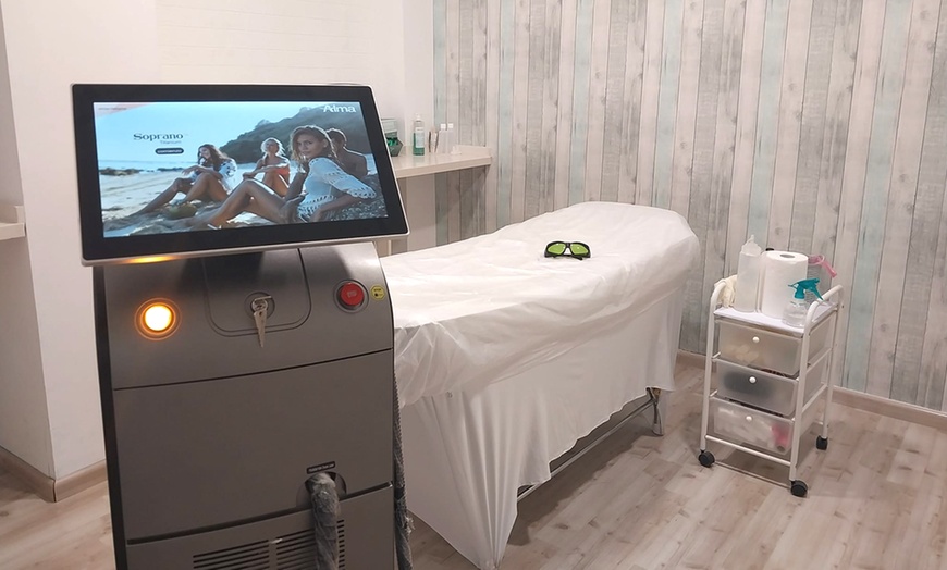 Image 2: 1, 3 o 5 sesiones de depilación Soprano Titanium