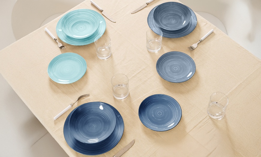 Image 5: Set di 18 piatti in porcellana colorati