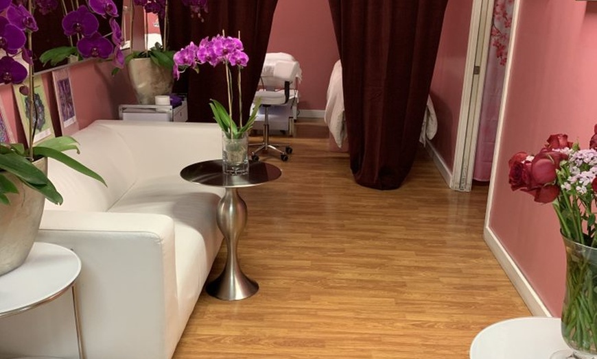 Image 2: 60-Minute Couples Massage with Add On Treatment by Skilled Therapists