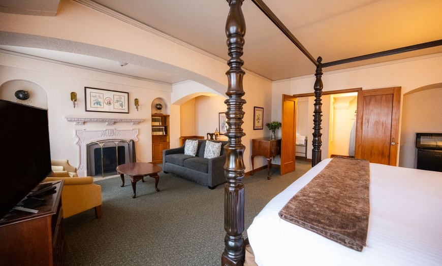 Image 8: Classic Comfort and Skyline Views in Seattle's First Hill District
