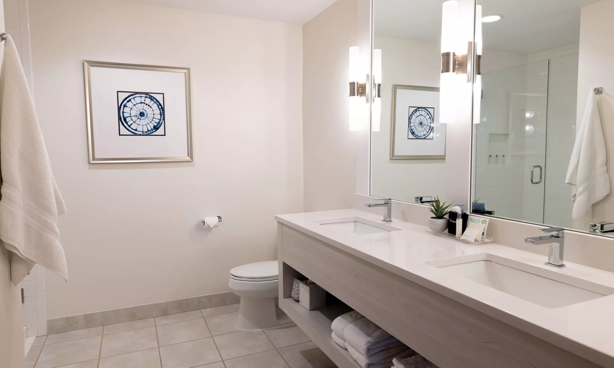 Lakeside Resort in the Michigan With Breakfast & Scenic Views