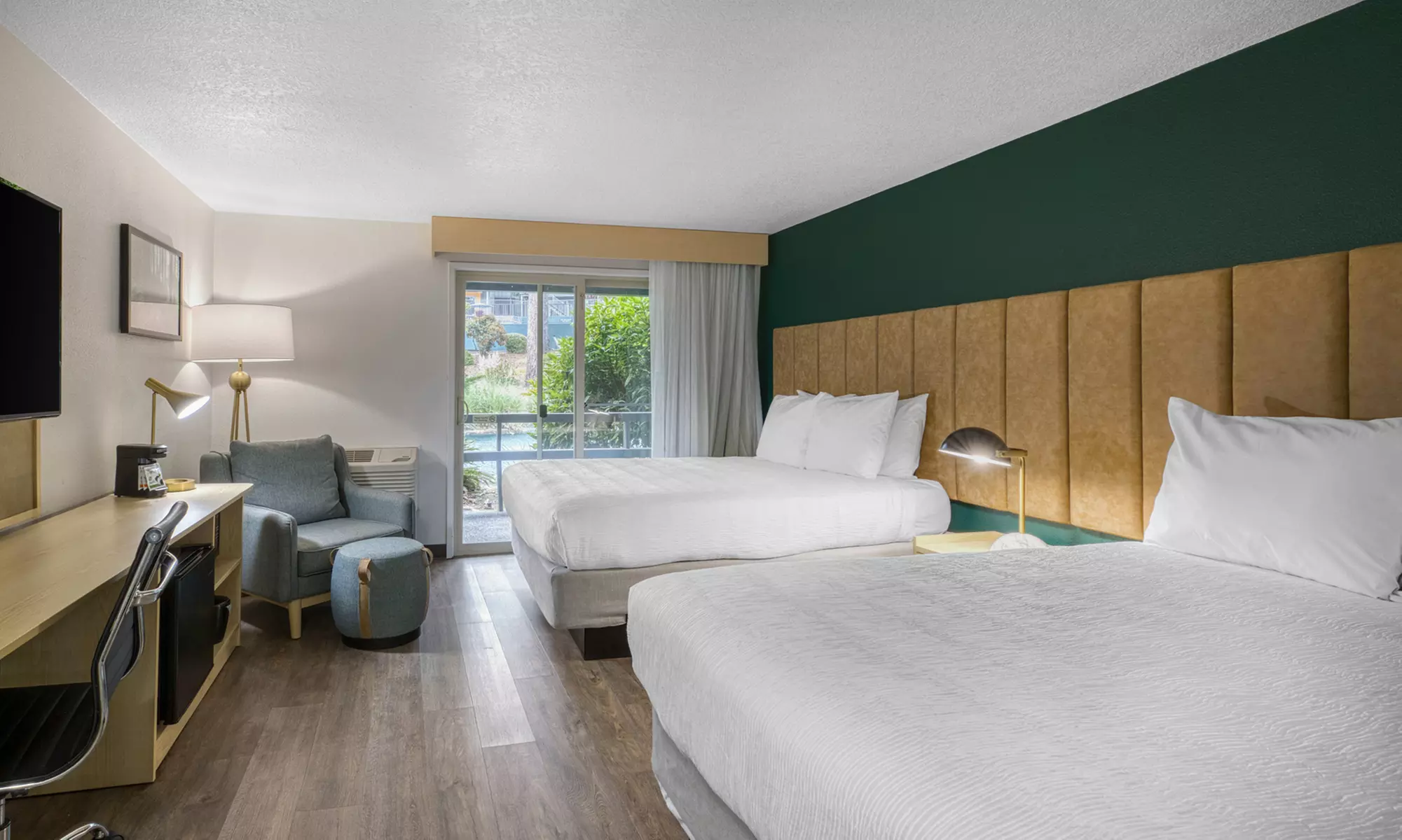 Member Pricing: Relaxing Portland-Area Stay w/ Pool & Free Breakfast