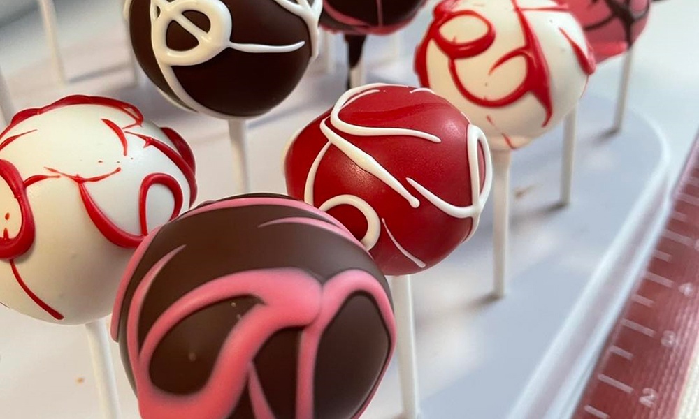 Enjoy Up to 24 Delicious Cake Pops with Unique Flavors!