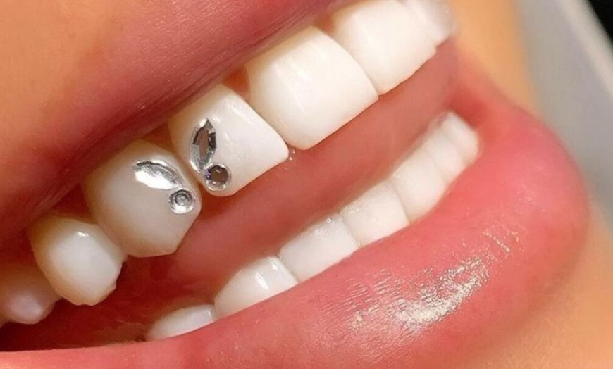 Image 16: Zahnschmuck mit Swarovski®-Kristallen, Lashlifting oder Browlifting