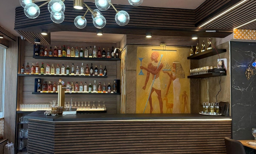 Image 3: Menú fusión con entrante, principal, postre y bebida 