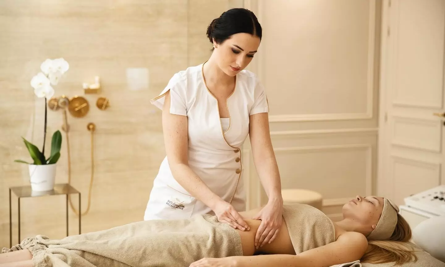 Un peau éclatante : kobido, soin visage, luminothérapie et massage