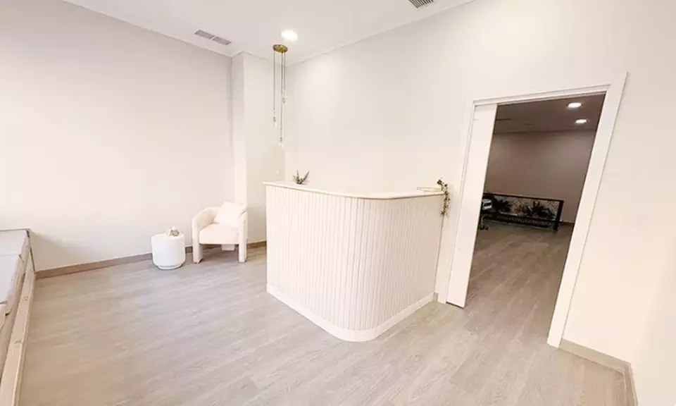 Tratamiento facial Hollywood peeling con carbón activo y Q-Switched