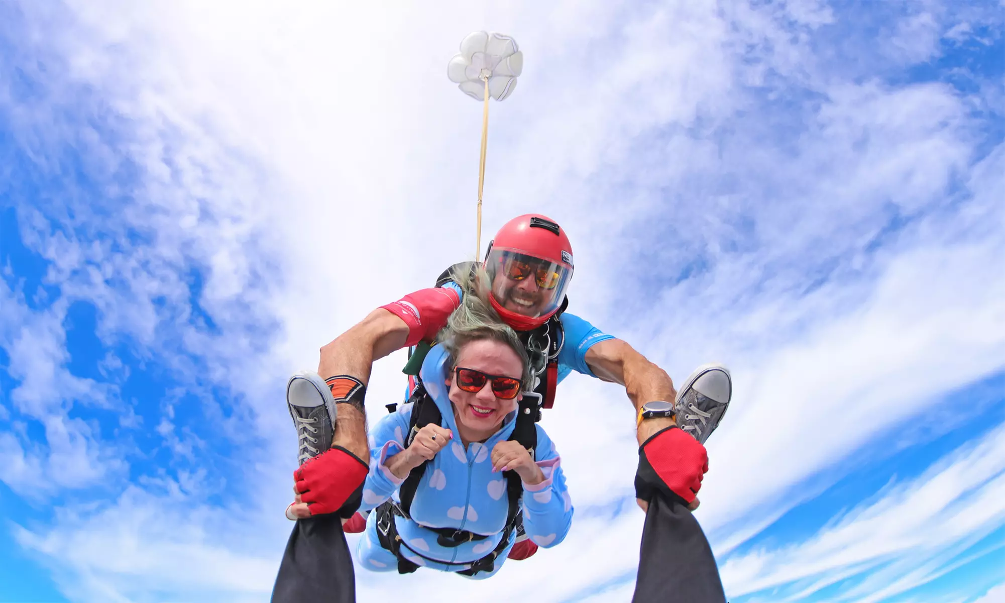 Przeżyj ekscytującą przygodę: Tandemowy skok ze spadochronem z 4000 m