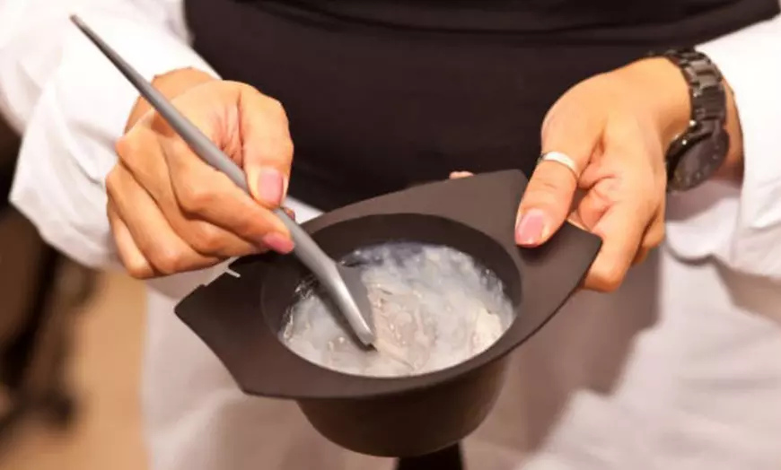 Image 18: Sesión de peluquería con masaje, corte y tratamientos extra a elegir