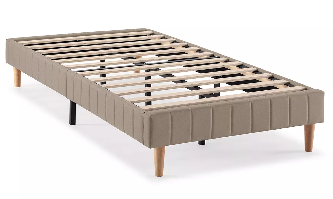 Gepolstertes Bettgestell „Eris“ mit Lattenrost