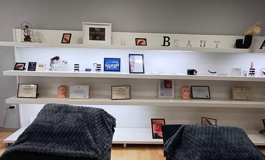 Image 5: 1 o 3 sesiones de masaje relajante o drenante de 30 o 60 minutos