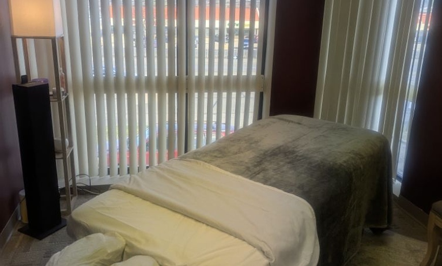 Image 3: Indulge in 60 or 90-Minute Choice of Massage For Total Relaxation 