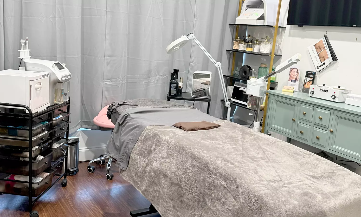 1, 3 or 5 Sessions of 90-Minute Gold Luxury Facials