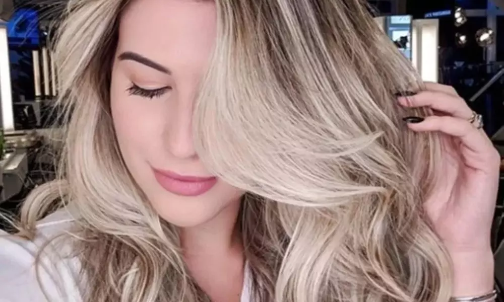 Refresh Look: Wash, Cut & Blowdry or WCB & Half/ Full Head Highlights