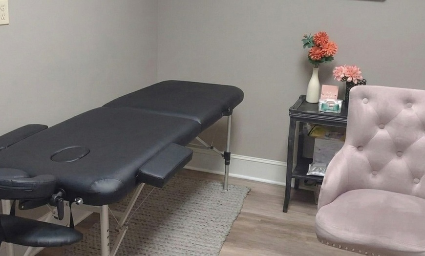 Image 2: Customized Classic, Hybrid, or Volume Eyelash Extensions