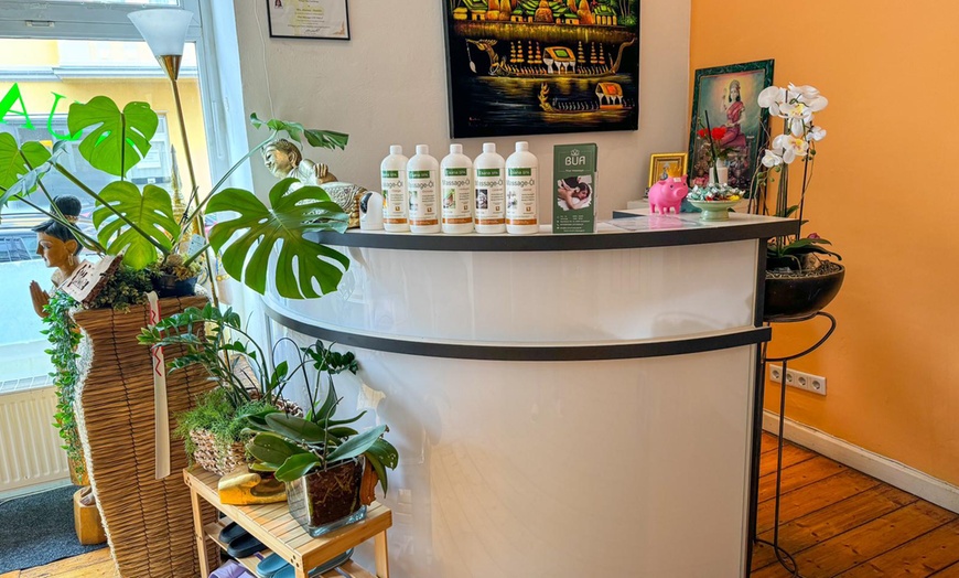 Image 5: 60 / 90 Min. Thai-, Aroma - oder Rücken-Massage für 1 oder 2 Personen