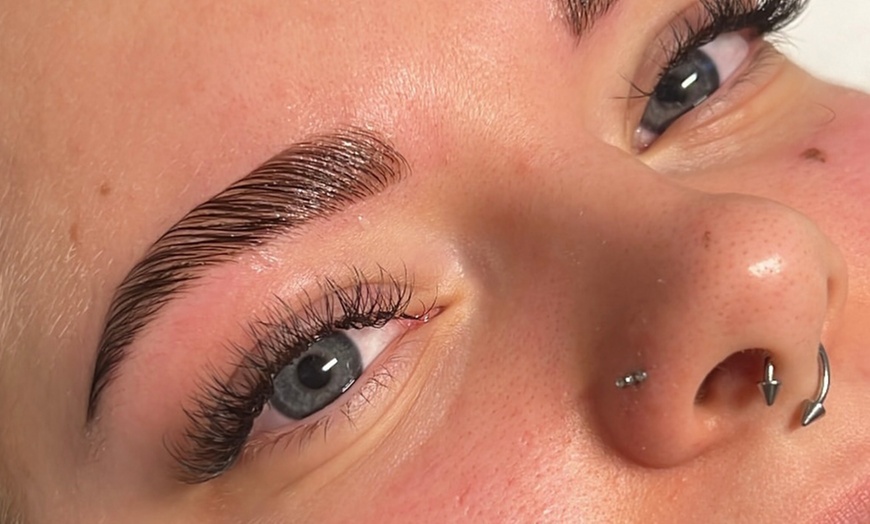 Image 4: Augenbrauen-Lifting, optional mit Färben, für 1 Person