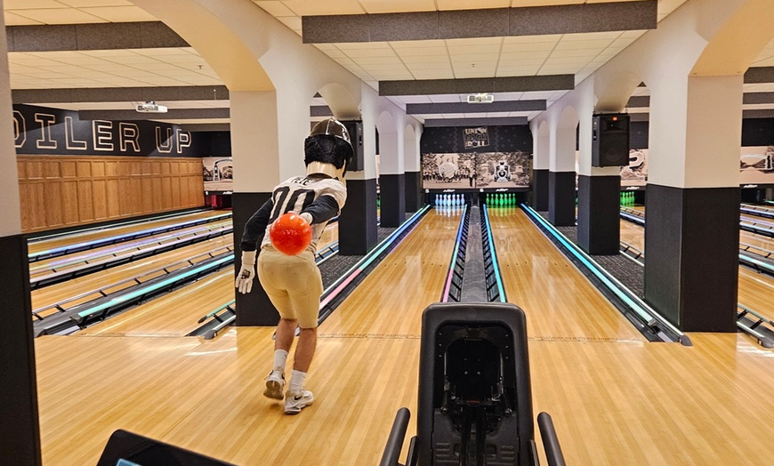 Image 1: 3 Games of Bowling + Shoes for 2, 4 or 6 Bowlers 