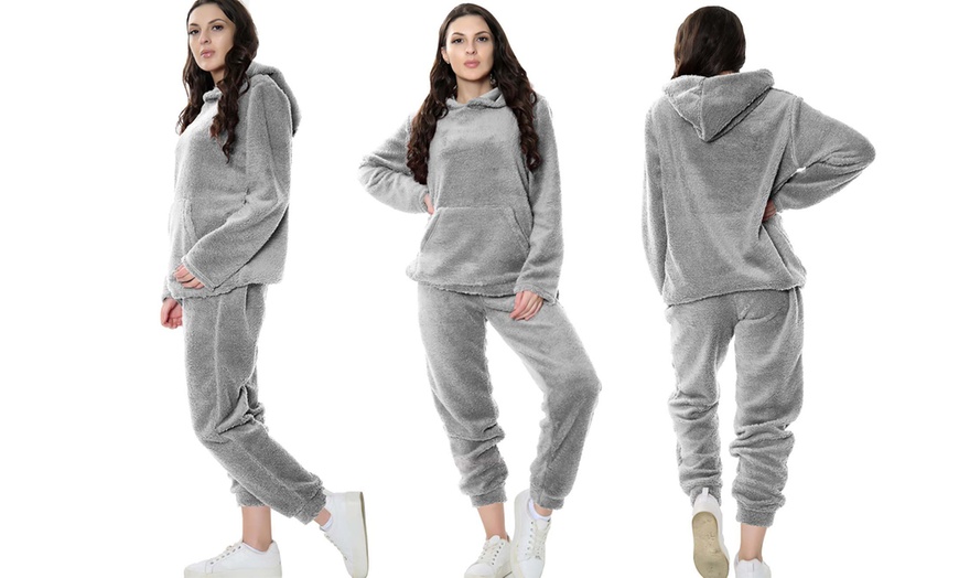 Image 6: Fluffy Hooded Loungewear Set