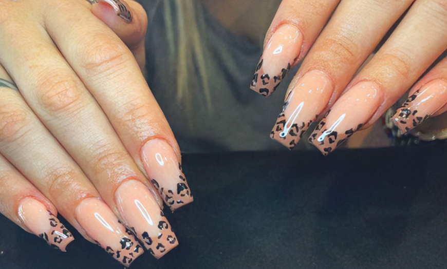 Image 5: Manicura, pedicura o manipedicura clásica o luxury con diseño de 1 uña