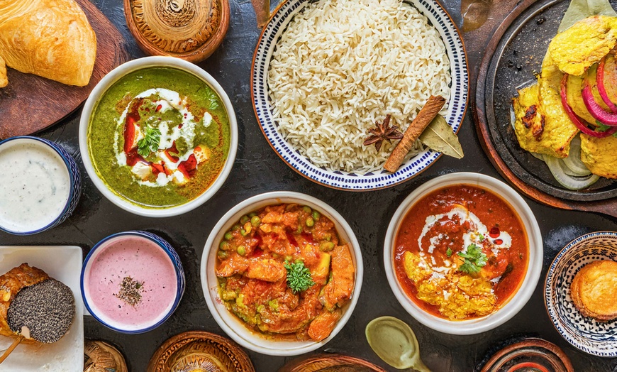 Image 1: Proef de Indiase smaken met verse kruiden en traditionele gerechten