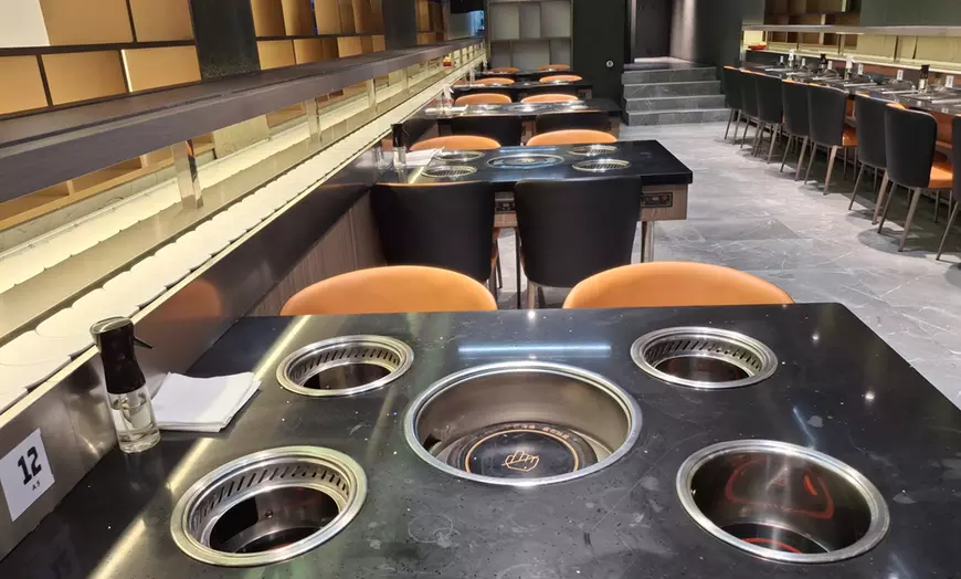 Image 5: Buffet asiático futurista con barbacoa coreana y hot pot en Madrid