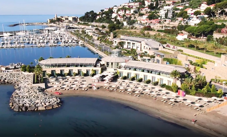 Image 1: Proche Sanremo : chambre deluxe avec pdj, dîner et spa en hôtel 4*