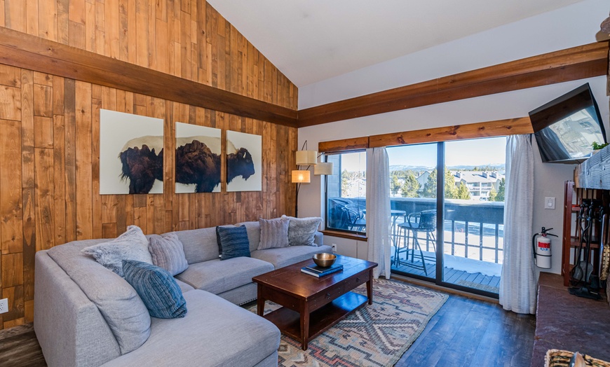 Image 2: Condo Resort near Winter Park with Hot Tubs & Mountain Views