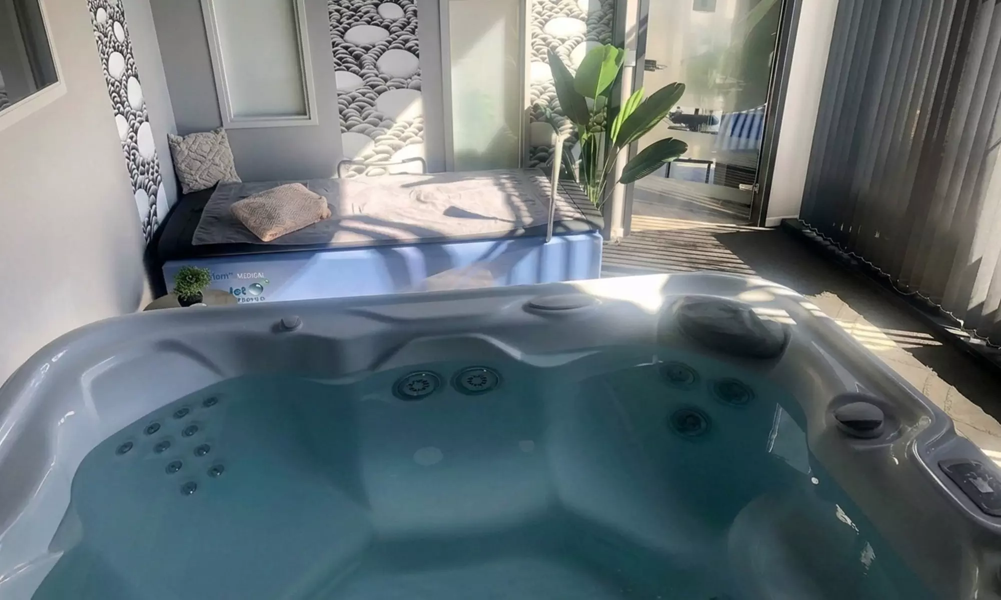 Accès spa ou bain à remous à l'Espace Bien Être Ista