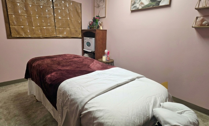 Image 5: Get One, Three or Five 60-Minute Massage with Hot Stone/ Aromatherapy