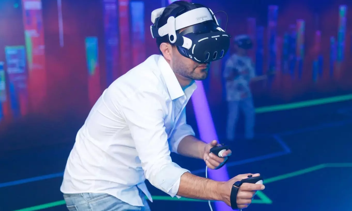 Join the Virtual Hero Experience Up to 10 Players
